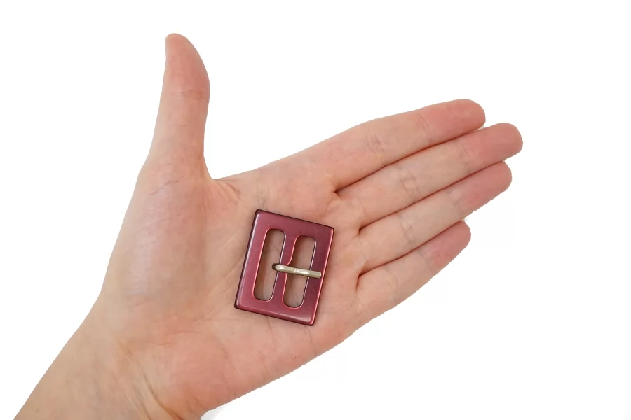 Пряжка пластик бордовая 35х25 мм (R2)  28122514