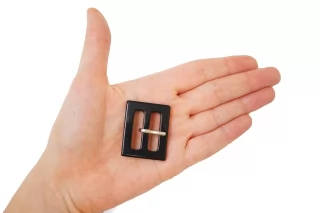 Пряжка пластик черная  30х40 мм (R2)  28122518