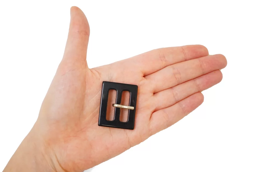 Пряжка пластик черная  30х40 мм (R2)  28122518