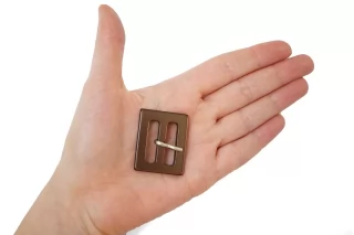 Пряжка пластик коричневая  30х40 мм (R2)  28122519