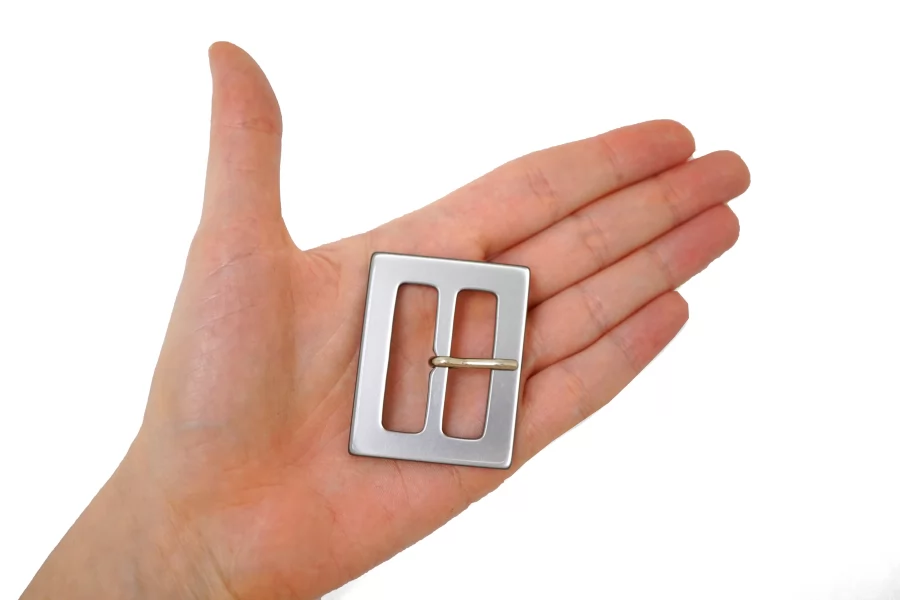 Пряжка пластик серая 38х48 мм (R2)  28122522