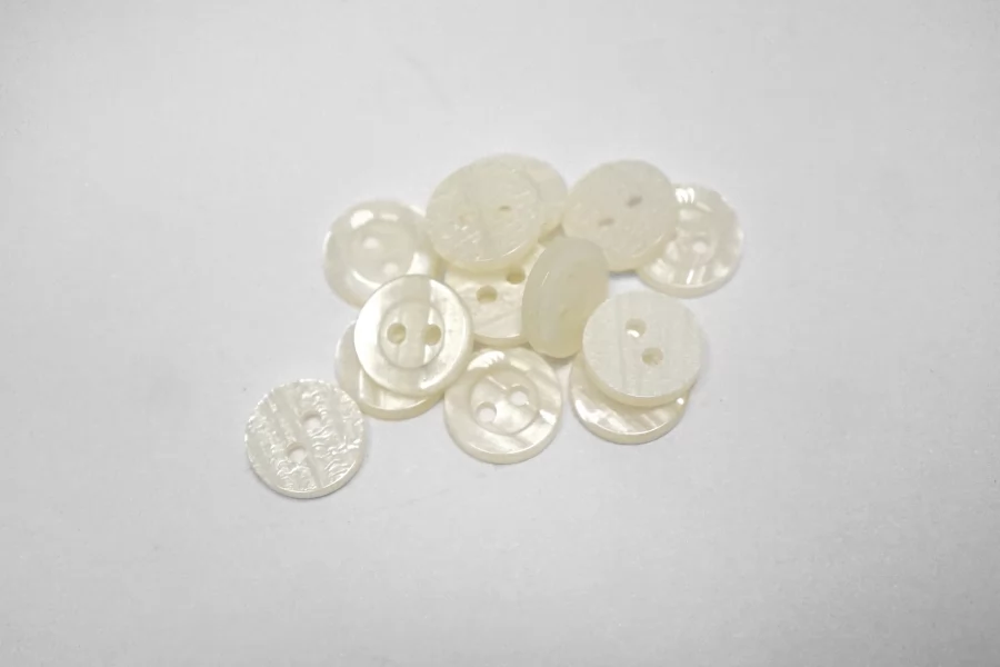 Пуговица пластиковая Молочная 11 мм  ( Q-3)  12022620