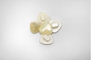 Пуговица пластиковая Молочная 12 мм  ( Q-3)  12022621