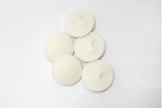 Пуговица пластиковая на ножке  Белая  18 мм  ( Q-3)  12022662