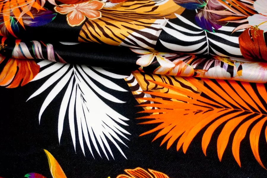 Атлас вискозный плательно-костюмный Леопард и цветы FRM H21/13 i30 13022650