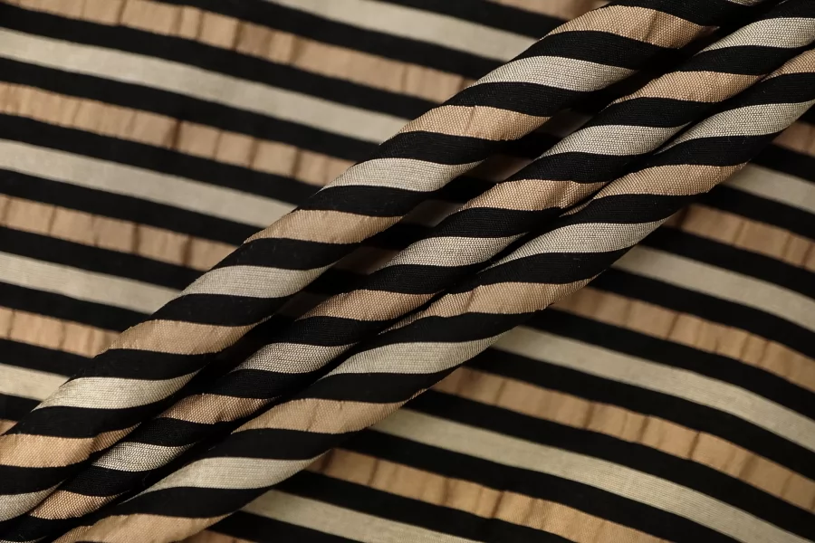 Вискоза на капроне плательная в полоску Чёрно-бежевая FRM H21/8 i30 13022671