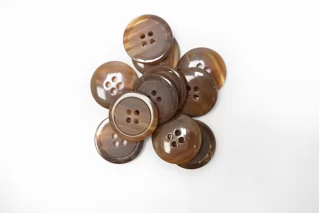 Пуговица костюмно-плательная пластик 20 мм Коричневая (N-3) 16112507