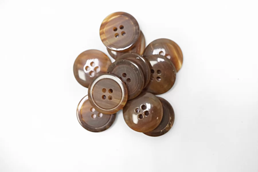 Пуговица костюмно-плательная пластик 20 мм Коричневая (N-3)  16112507