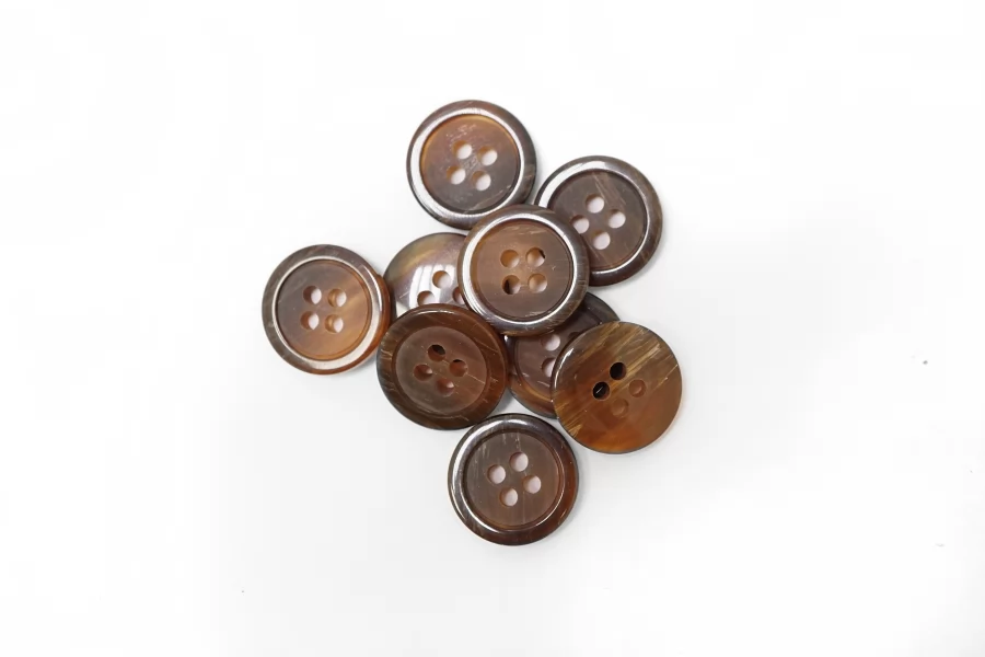 Пуговица костюмно-плательная пластик 15 мм Коричневая  (N-3) 16112508