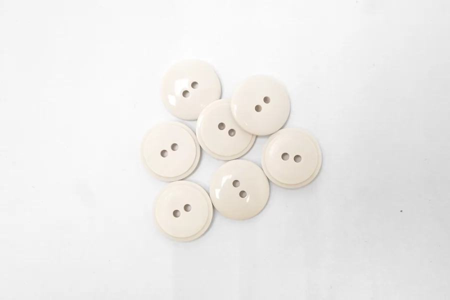 Пуговица костюмно-плательная пластик 15 мм Молочная (N-3) 16112516