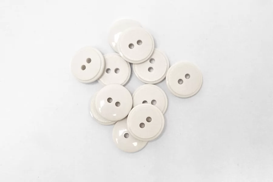 Пуговица костюмно-плательная пластик 10 мм Молочная (N-3) 16112517