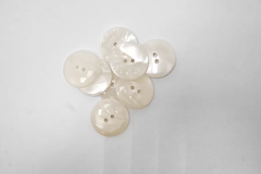 Пуговица костюмно-плательная пластик 22 мм Молочная (N-3) 16112518