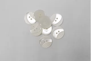 Пуговица костюмно-плательная пластик 15 мм Молочная  (N-3)  16112522