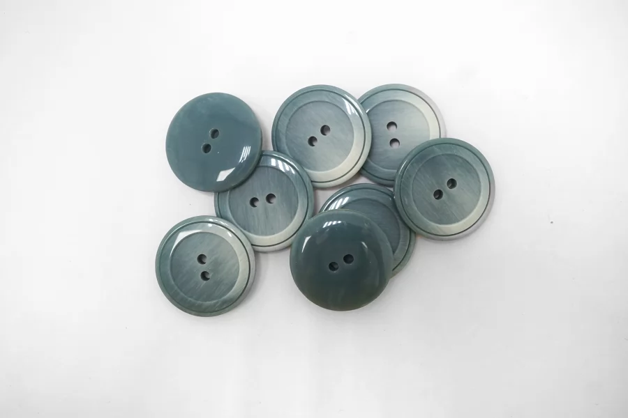 Пуговица костюмно-плательная пластик 22 мм голубая (N-3)  16112525