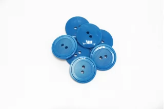 Пуговица костюмно-плательная пластик 18 мм ярко-синяя (P-3) 16112531