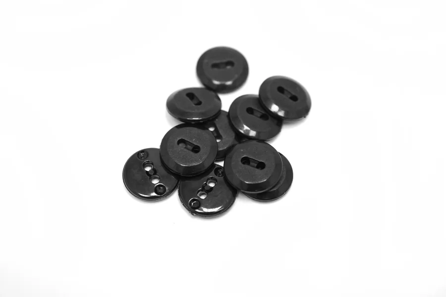 Пуговица  пластиковая  12 мм Черная (P-3) 16112540