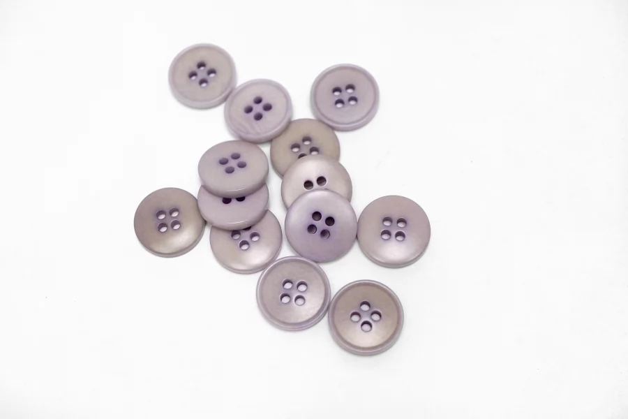 Пуговица  пластиковая  18 мм Сиреневая (P-3)  16112548