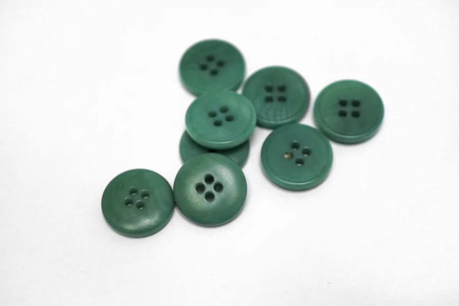Пуговица костюмно-плательная пластик 15 мм Зеленая  (О-3)  16112573