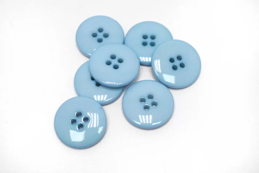 Пуговица костюмно-плательная пластик 20 мм голубая  (О-3)  16112581