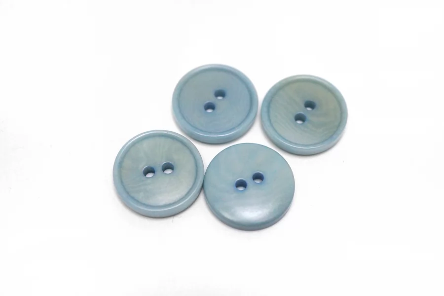 Пуговица костюмно-плательная пластик 18 мм голубая  (О-3)  16112582