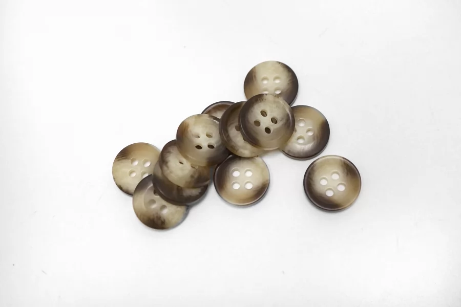 Пуговица  пластик  12 мм Бежево-коричневая под рог (P-3)  17112557
