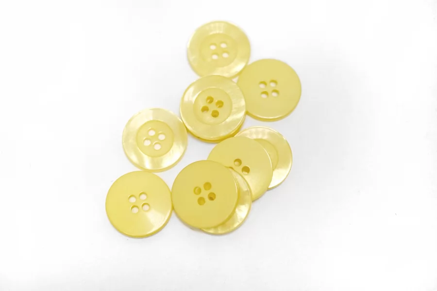 Пуговица  пластик  18 мм Желтая (P-3)  17112564