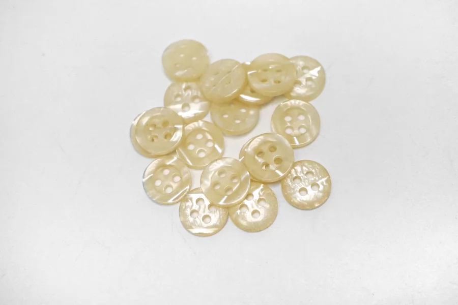 Пуговица  пластик  10 мм Молочная (P-3)  17112566