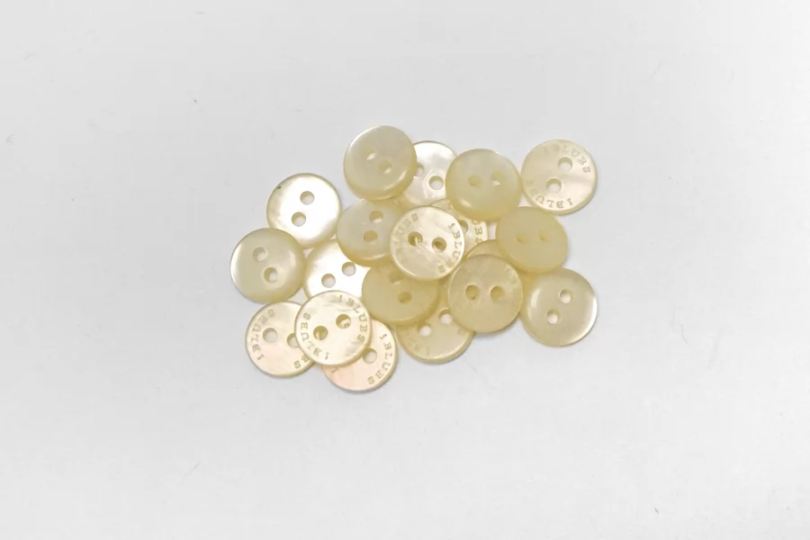 Пуговица  пластик  10 мм Молочная  (P-3)  17112567