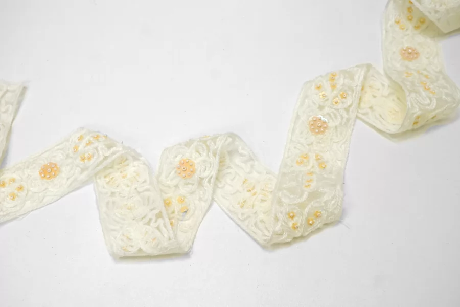 Тесьма декоративная на сетке белая расшитая бисером и пайетками 4 см ST2 25022650