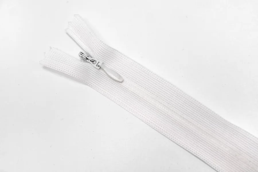 Молния потайная Белая 64 см G030 15022611