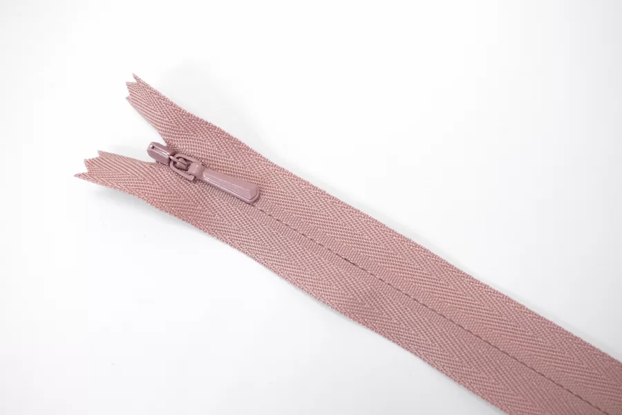 Молния потайная YKK Пыльно-розовая 59 см H20 27012609