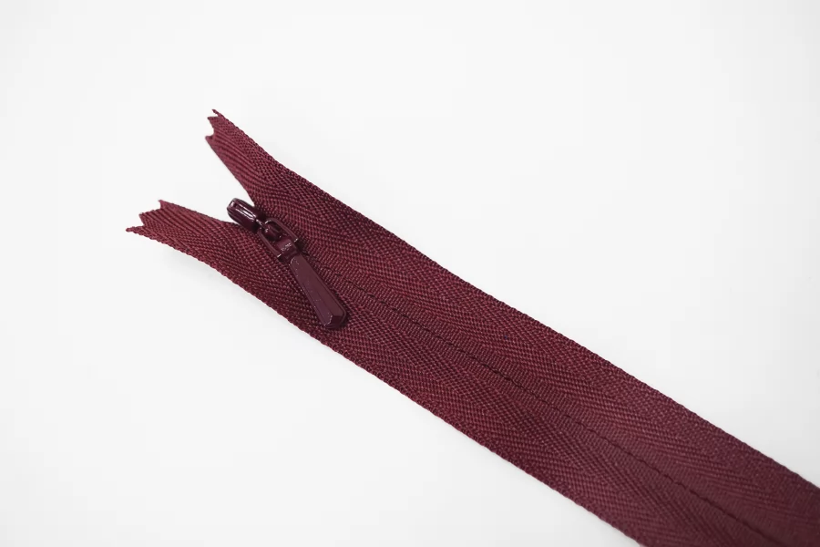 Молния потайная YKK Винная 44 см C17 27012617