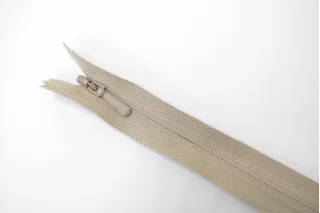 Молния потайная YKK Серо-бежевая 39 см D22 27012623