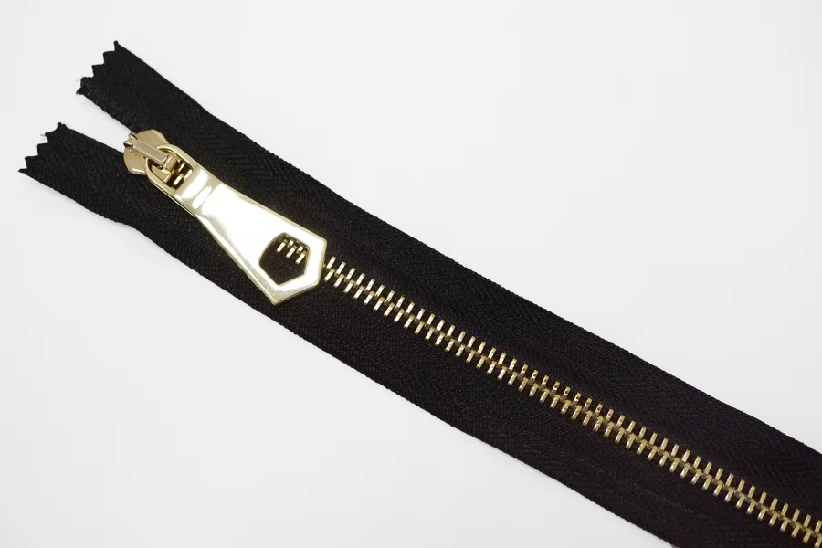 Молния металлическая однозамковая неразъёмная Чёрная 69 см K13 27012638