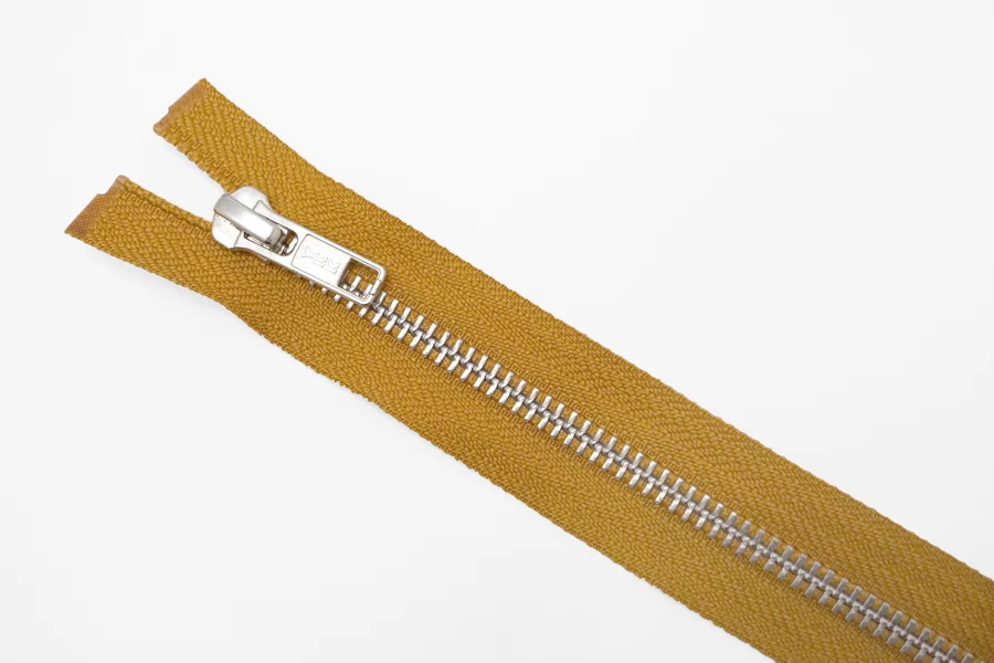 Молния металлическая YKK однозамковая разъемная Охра 60 см G18 27012641