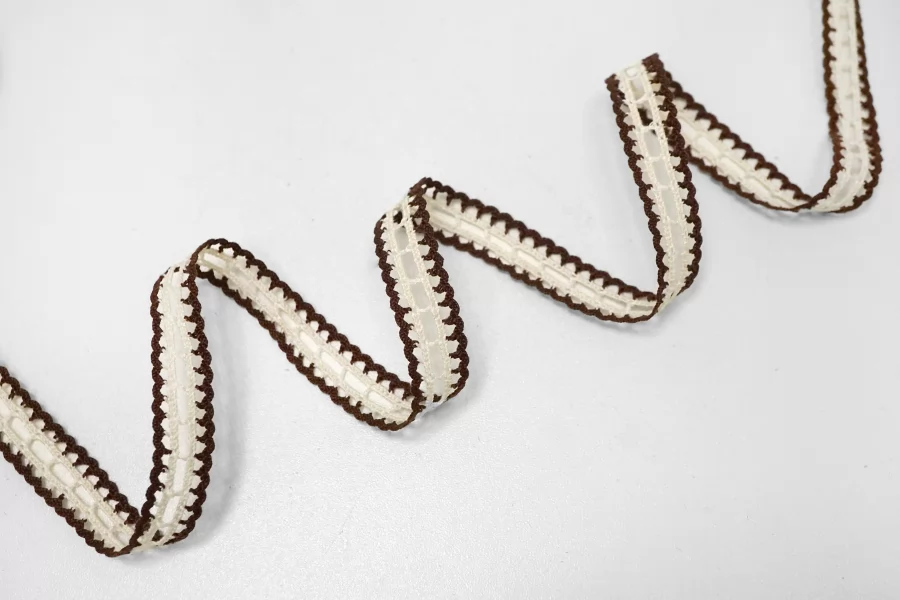 Тесьма декоративная ALTA MODA Молочно-коричневая 1,2 см ST6 25022619