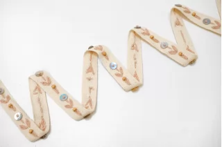 Тесьма декоративная молочная с бусинами 2 см ST2 25022648