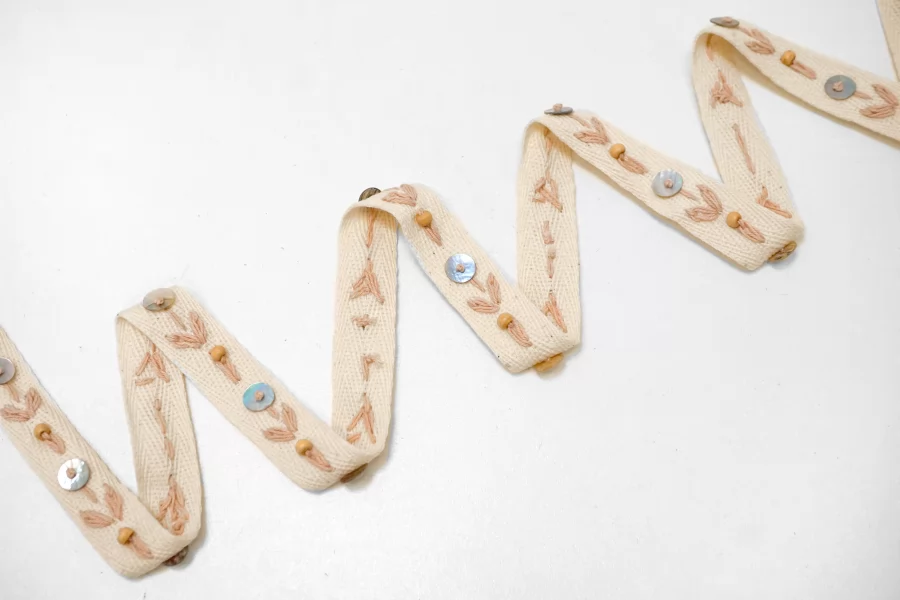 Тесьма декоративная молочная с бусинами 2 см ST2 25022648