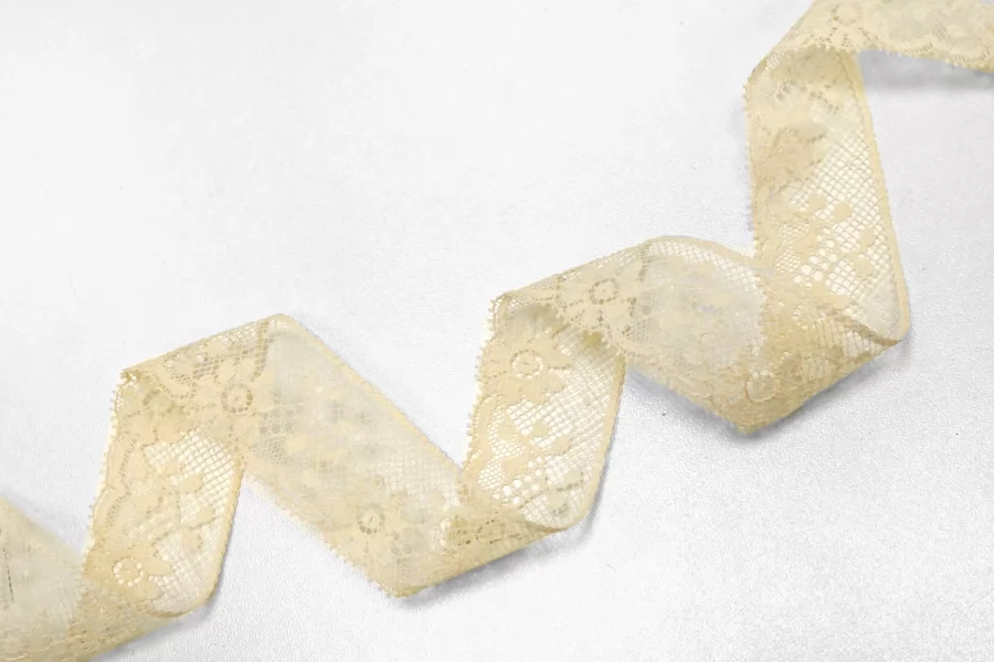 Кружево молочное 2,5 см KR5E 25022663