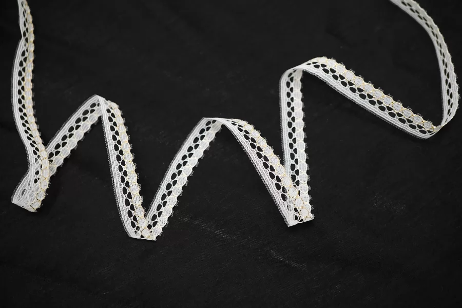 Тесьма декоративная белая с золотистым люрексом ALTA MODA 1 см ST3 25022676