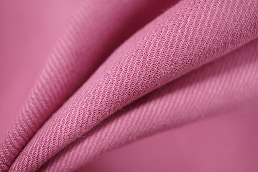 Плотные розовые. Розовая костюмная ткань. Розовая ткань. Джинсовая ткань розовая. Матовая ткань.